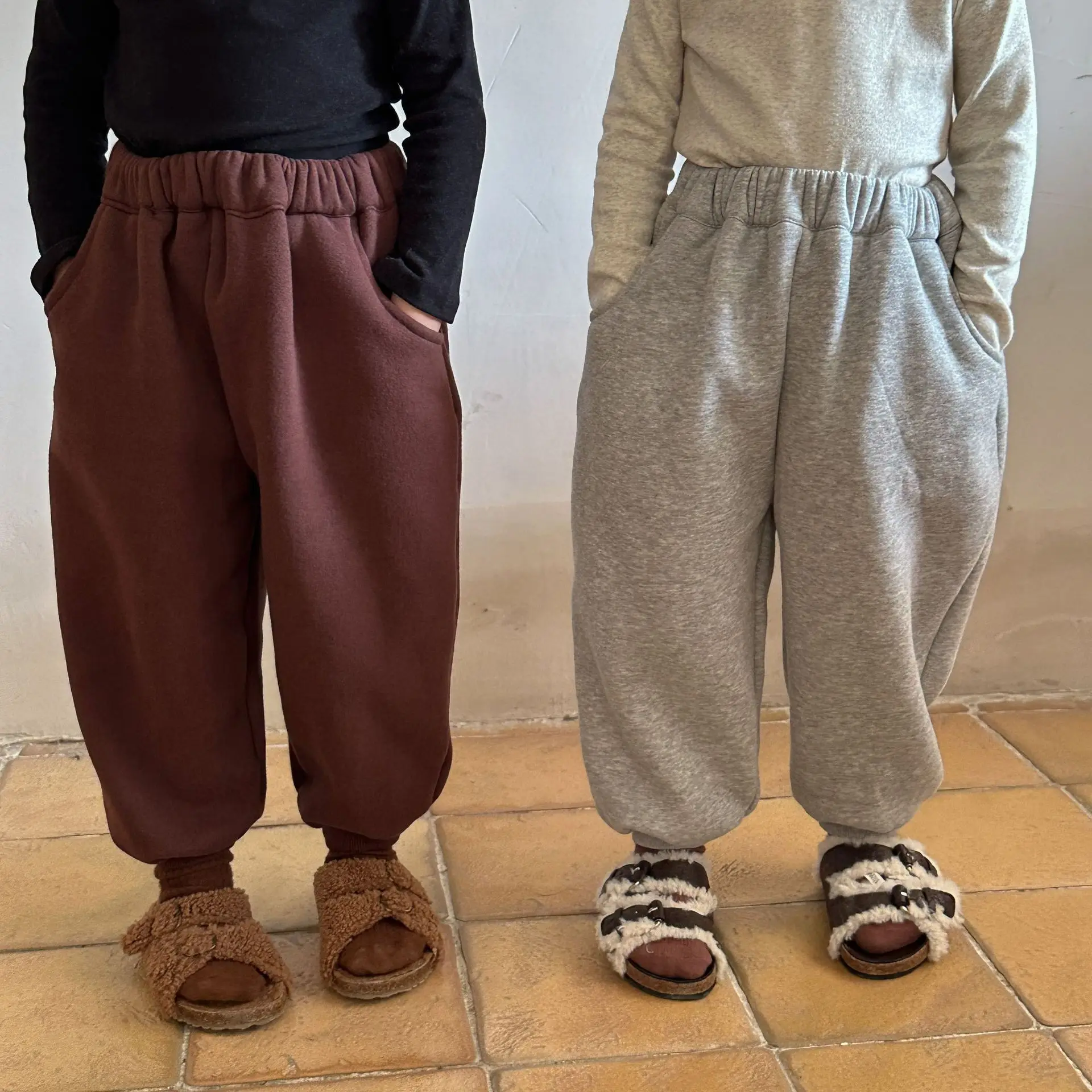 Осенне-зимние штаны для маленьких мальчиков, плотные плюшевые бархатные теплые брюки для мальчиков со свободными карманами, флисовые детские штаны для мальчиков с эластичной резинкой на талии